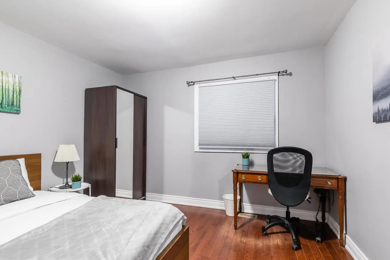 トロントModern 3Br Apt In The Heart Of Trinity Bellwoodsアパートメント カナダ