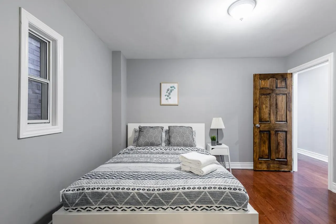 トロントModern 3Br Apt In The Heart Of Trinity Bellwoodsアパートメント トロント